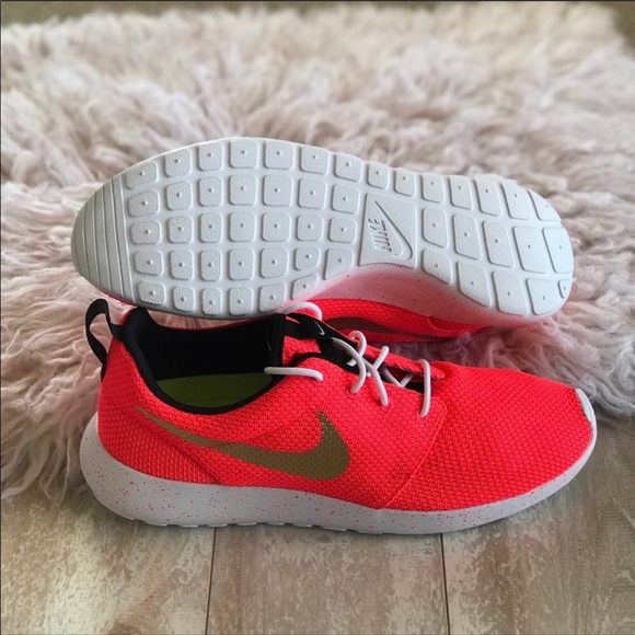NWT Nike ID Roshe one Custom Gold swoosh - Picture 7 of 8